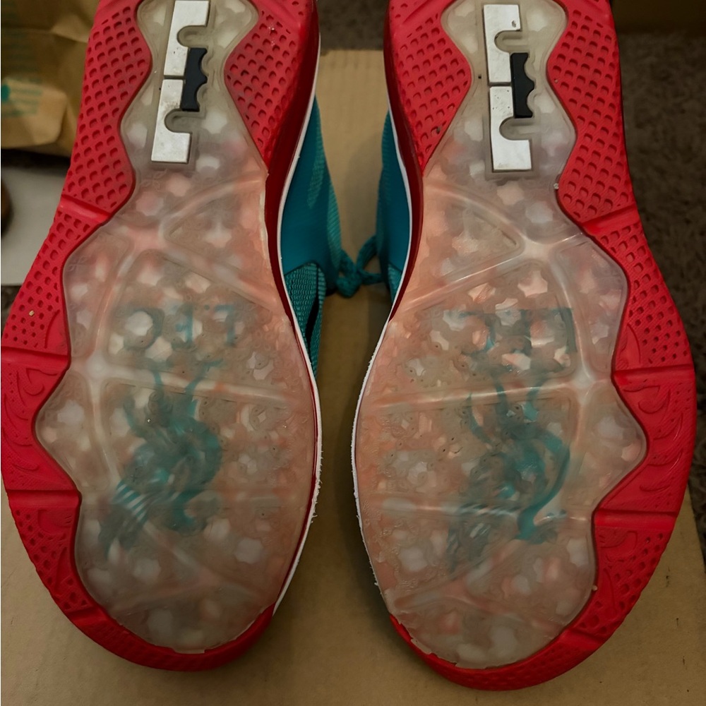 Nike LeBron 9 Low "Reverse Liverpool" - Picture 5 of 8